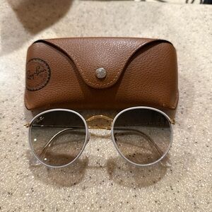Round Ray-Bans with white matte frame